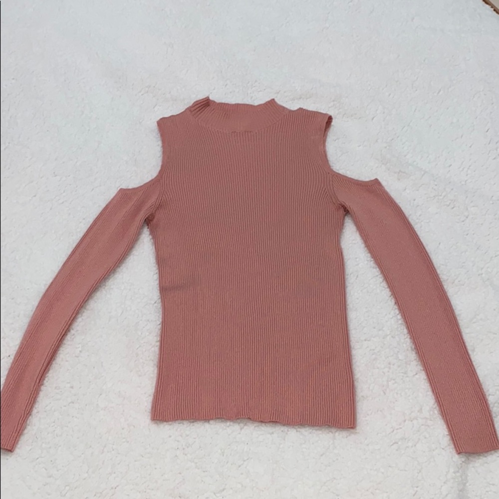 Ribbed cold shoulder top